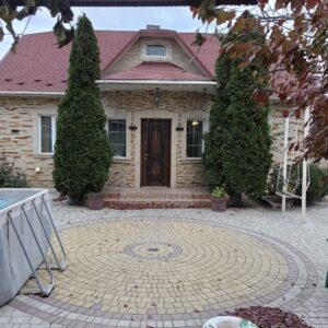 Дом 3 комнаты +мансарда, капитальный гараж, оборудованная беседка, бассейн, 100 кв.м., Центр, ул. Кутузово